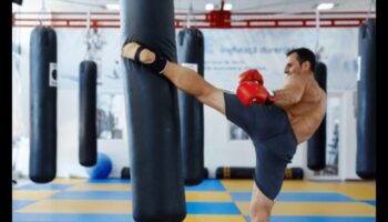 Kickstart Kickboxing: מהלכים עתירי אנרגיה לשליטה מוצלחת במשקל